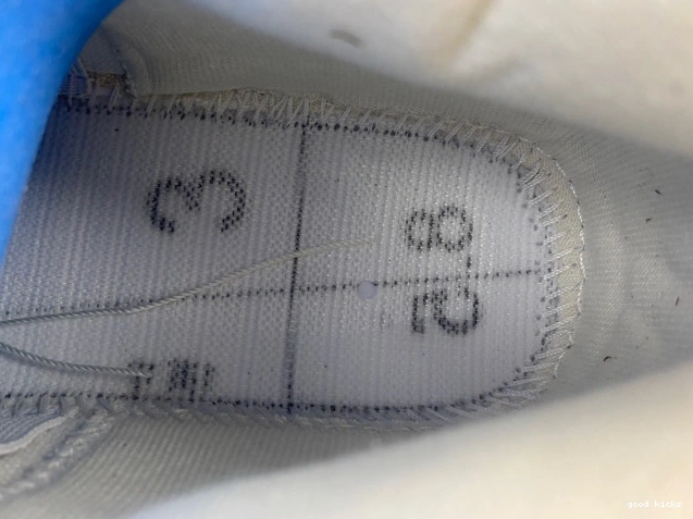 Rep x Levi's Air 'White' 4 Jordan AO2571-100 0820